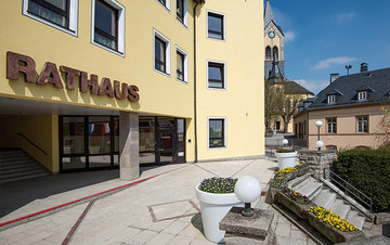 Öffentliche Einrichtungen der Stadt Helmbrechts Öffentliche Einrichtungen der Stadt Helmbrechts